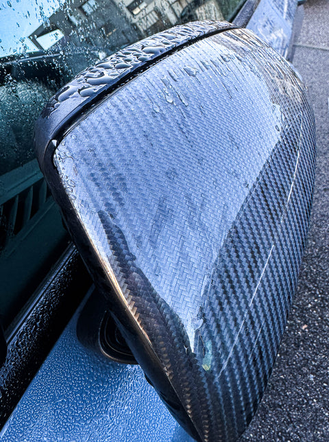 Voiture de luxe avec film de protection PPF en carbone