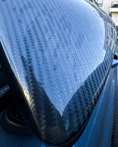 Film de protection PPF en carbone appliqué sur une voiture