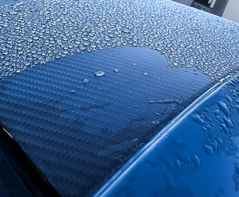 Voiture protégée par un film de protection PPF en carbone
